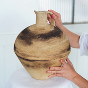 a h e s t e  (2) marbled vessel