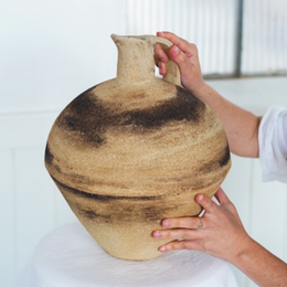 a h e s t e  (2) marbled vessel